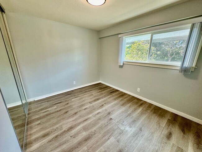 Building Photo - Ground Floor 1 Bed/1Bath Apartment in El Cerrito - Remodeled with 1 Parking Space Included