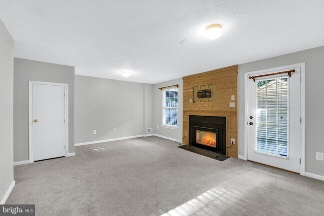 Building Photo - 265 Cherry Tree Square