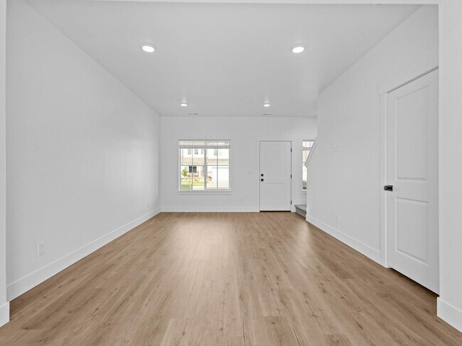 Building Photo - 2986 Sydney Dr