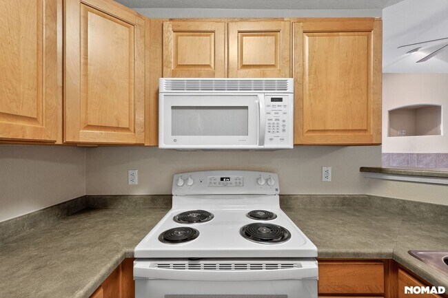 Building Photo - Well-maintained  2BR Condo in Englewood