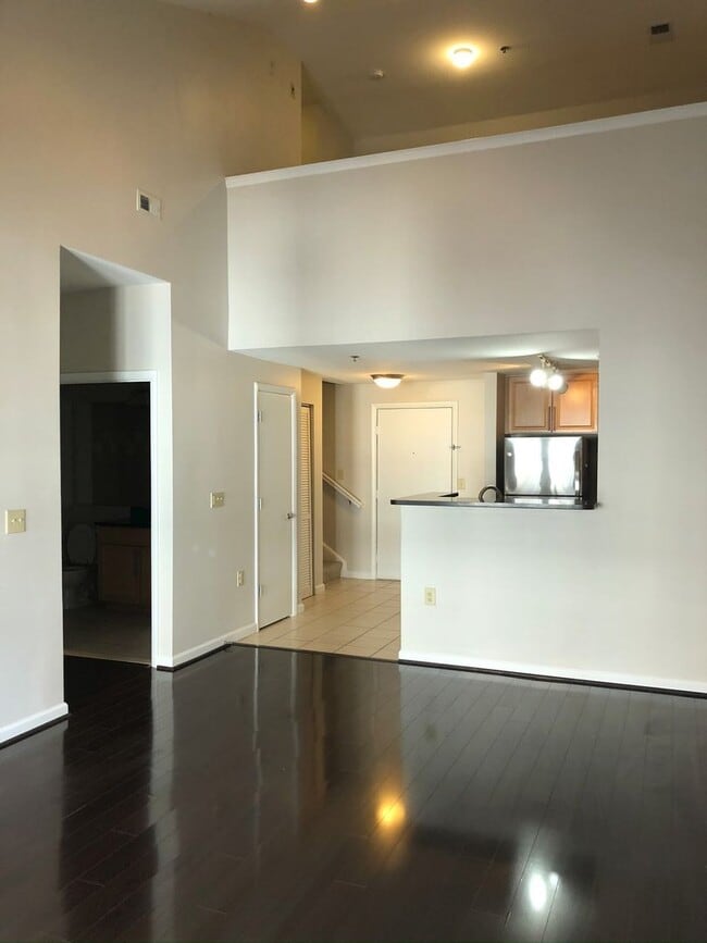 Building Photo - Two-Level Condo Walk in Heart of Revitaliz...