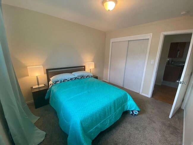 Building Photo - 5442 San Onofre Terrace