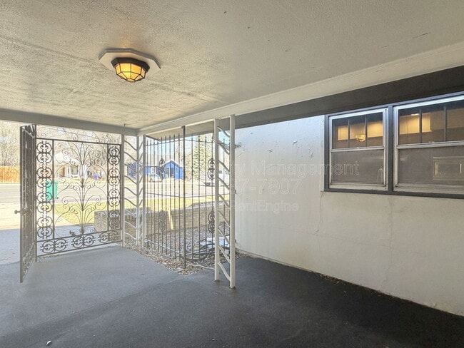 Building Photo - 401 Cheyenne Blvd