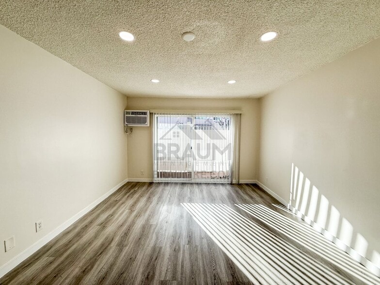 Building Photo - 5433 Sepulveda Blvd