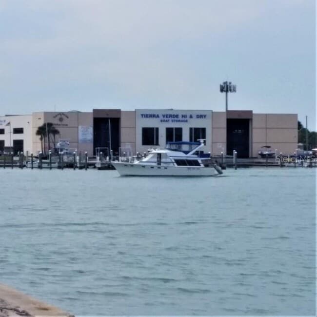 Building Photo - 106 1st St E