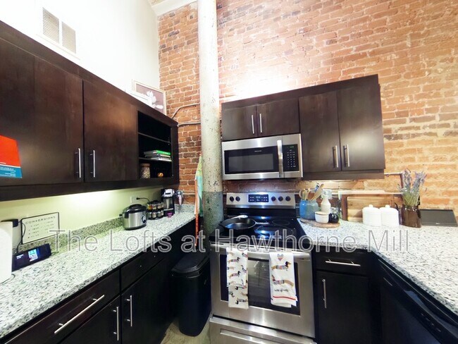 Building Photo - 1101 Hawthorne Ln