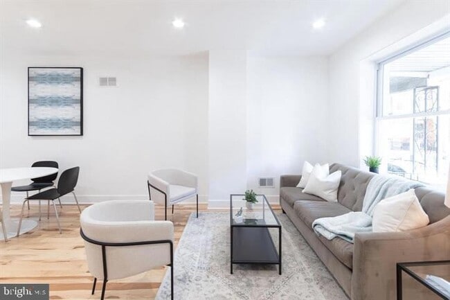 Building Photo - 2937 Nicholas St