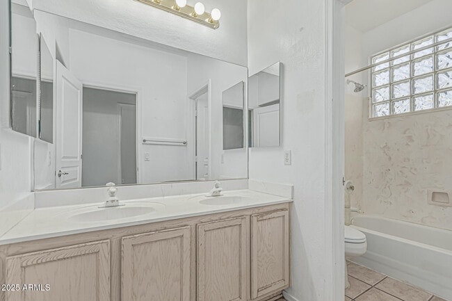 Building Photo - 408 N Falcon Ct