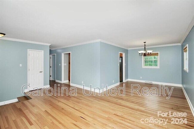 Building Photo - 6908 Lancer Dr