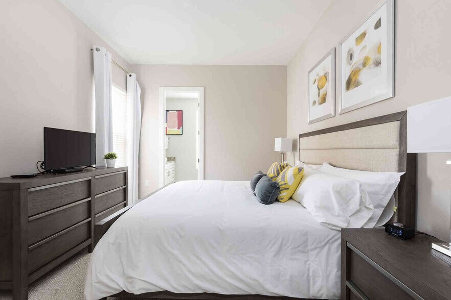 Building Photo - 7590 Sunny Dreams Ln
