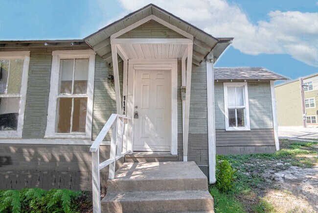 Building Photo - 111 S Olive St