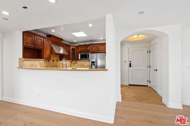 Building Photo - 1821 Fairburn Ave