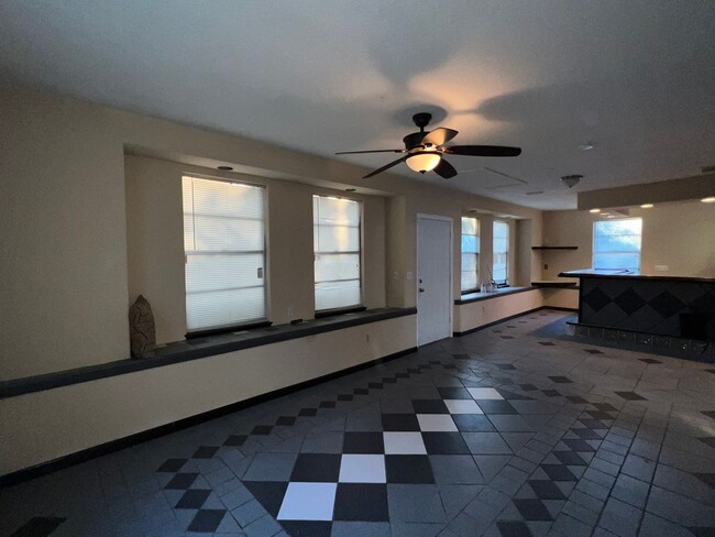 Building Photo - Available Now! Spacious 3 Bedroom 2 Bath o...