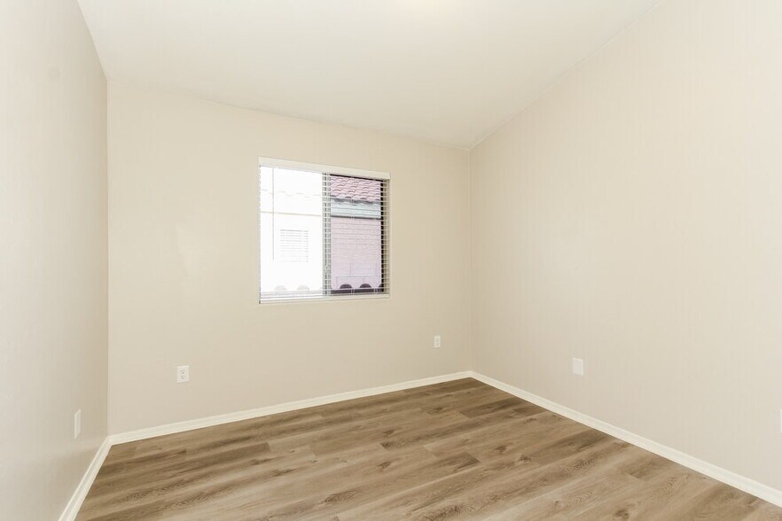 Building Photo - 6898 W Quailwood Way