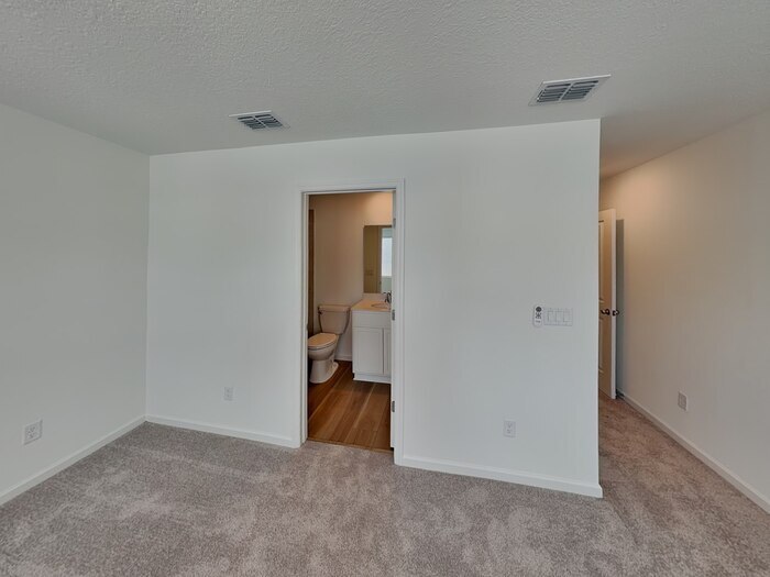Building Photo - 590 Holly Lks Dr
