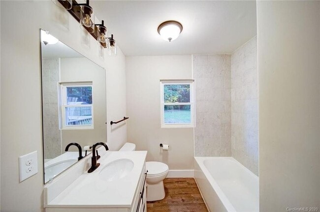 Building Photo - Remodeled 3 bedroom, 2 bath home
