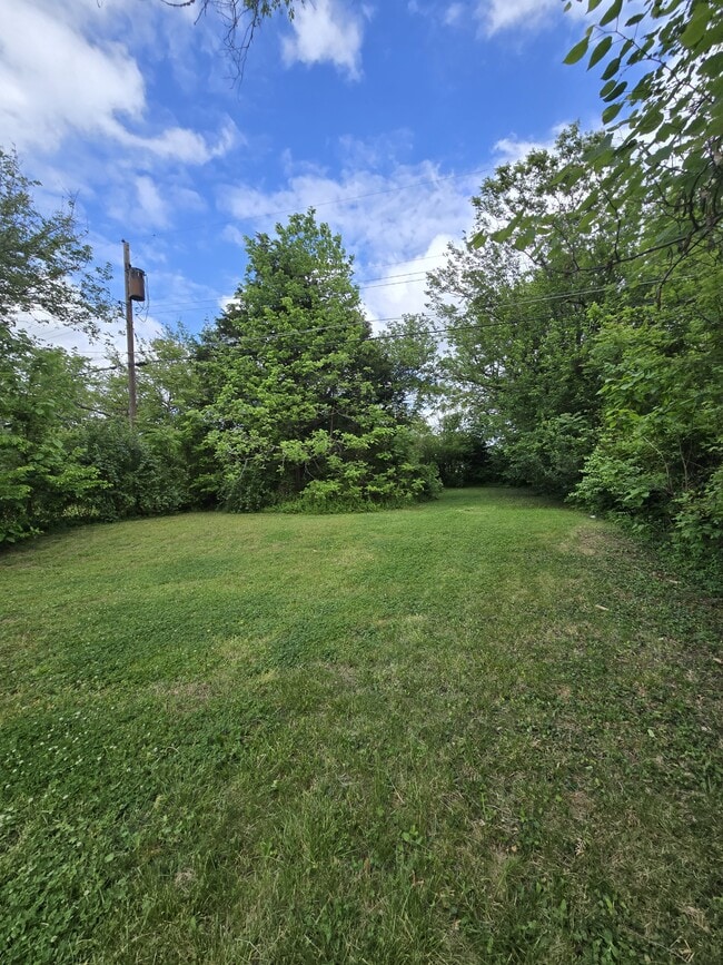 Building Photo - 1040 N Volutsia