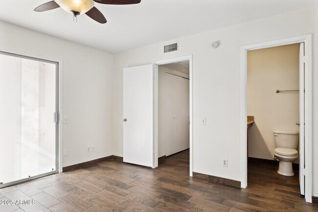 Building Photo - 7027 S 40th Pl