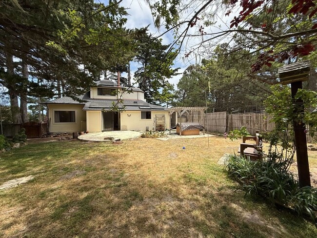 Building Photo - Fantastic Home in New Monterey Near DLI