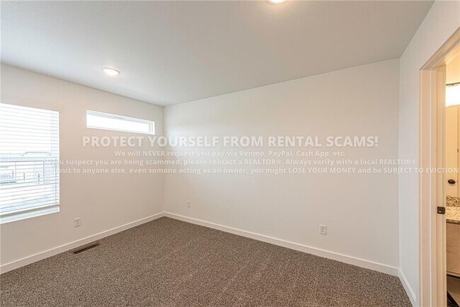 Building Photo - 621 St Charles Pl