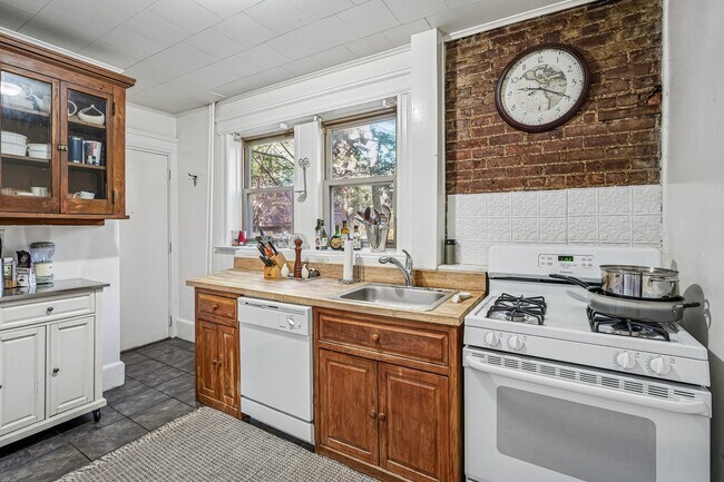 Building Photo - 38 Liberty Pl