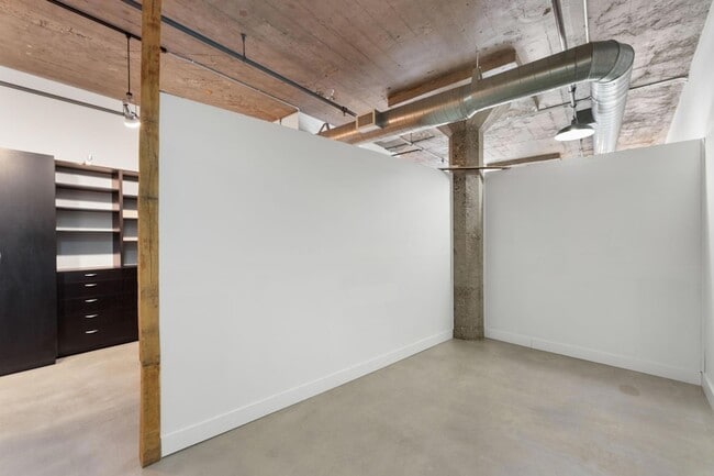 Building Photo - 718 N Washington Ave