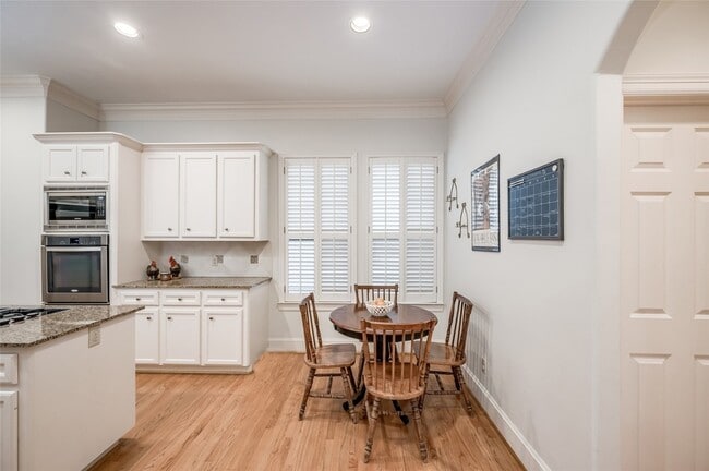 Building Photo - 3511 Yupon St