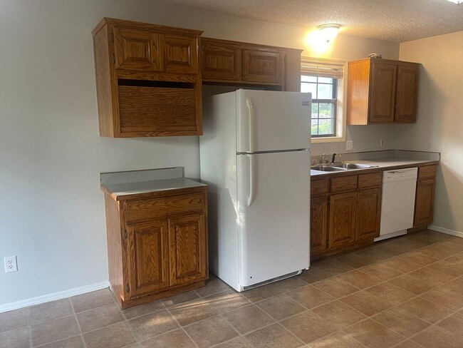 Building Photo - Beautiful 3 bedroom 2 bath in great location.
