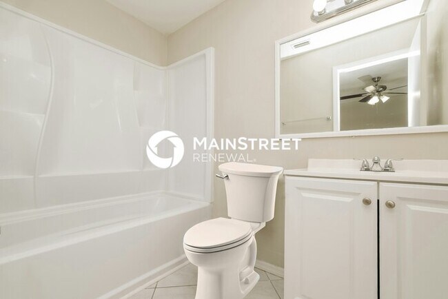 Building Photo - 3 Bedroom Pet-Friendly Home in Brandon, FL with Main Street Renewal