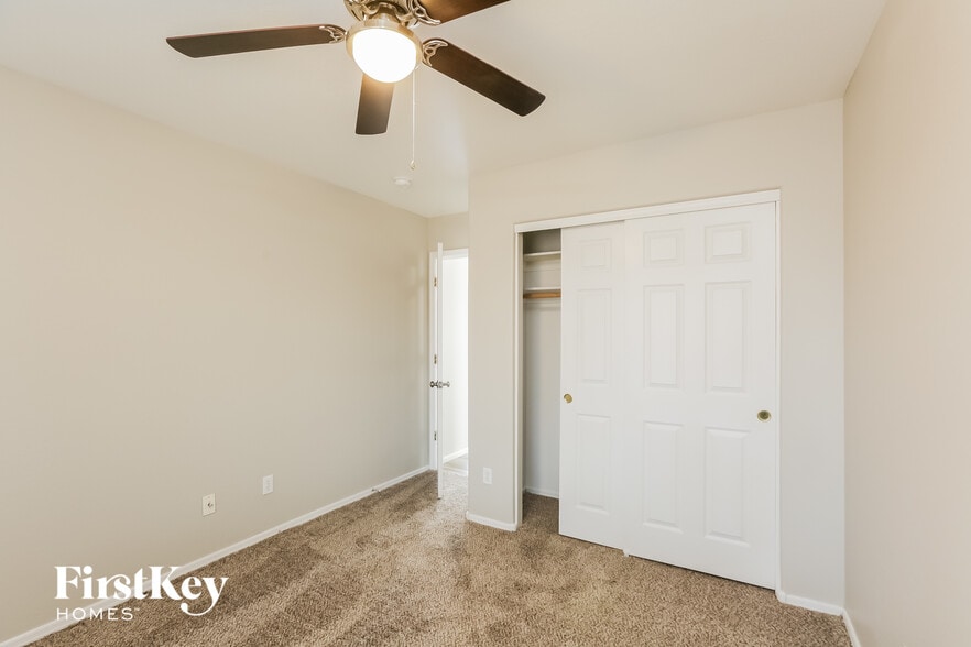 Building Photo - 7017 N 77th Dr