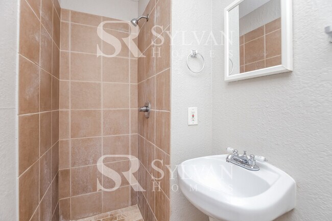 Building Photo - Carve Out a Great Life Here!