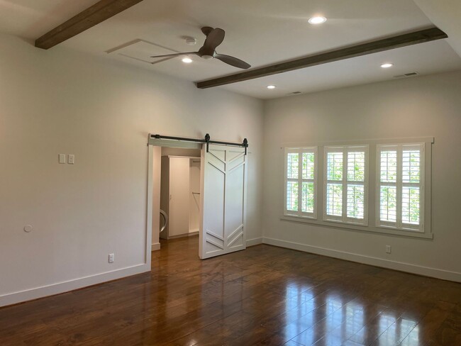 Building Photo - Fabulous One Bedroom Overlooking Cahaba