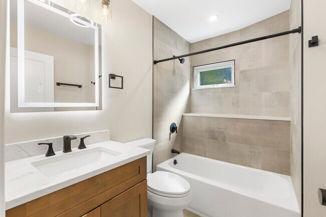 Building Photo - 31 Woodale Ave