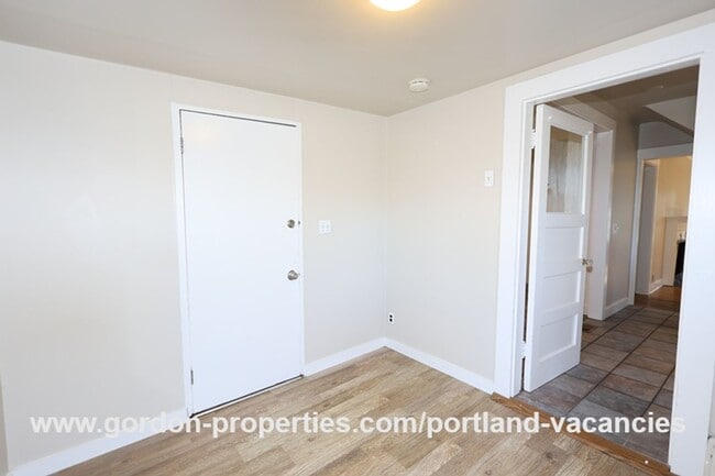 Building Photo - MOVE IN SPECIAL: SE Cesar E Chavez Blvd - ...