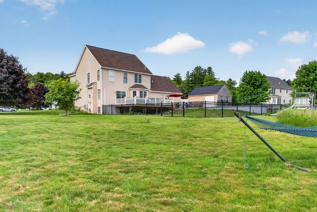 Building Photo - Spacious Stratham Home | Semi-In Ground Pool | Finished Basement | AVAILABLE AUGUST 1st