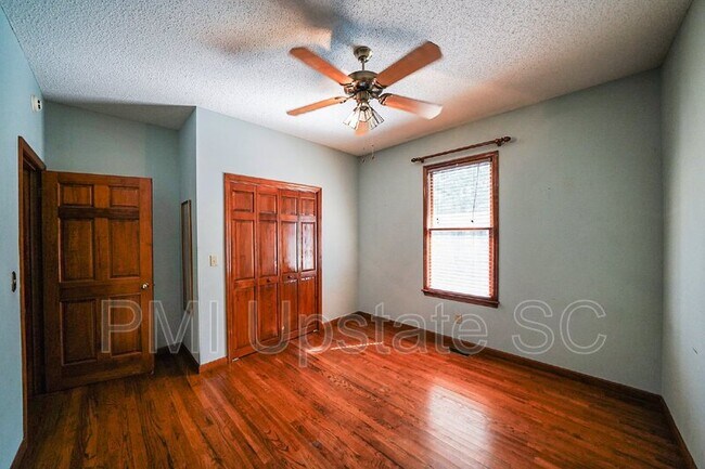 Building Photo - 165 Battleground Rd