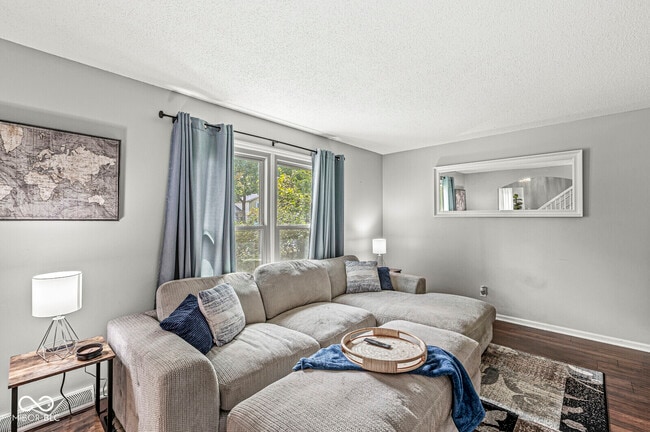 Building Photo - 6542 Kingman Dr