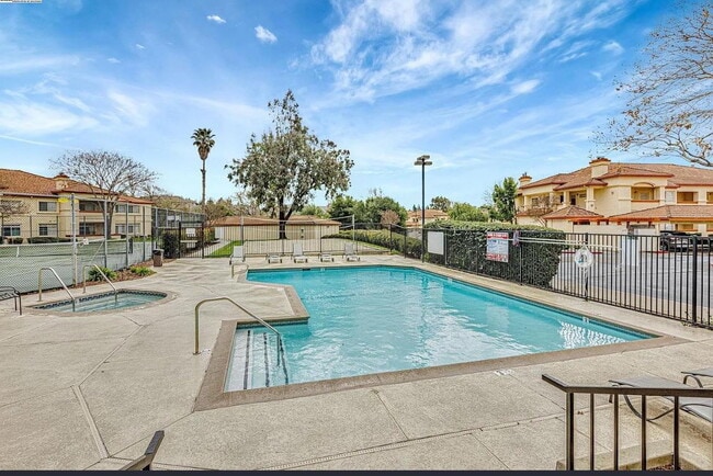 Building Photo - Beautiful & spacious 1 bedroom  updated condo with private patio and covered parking.