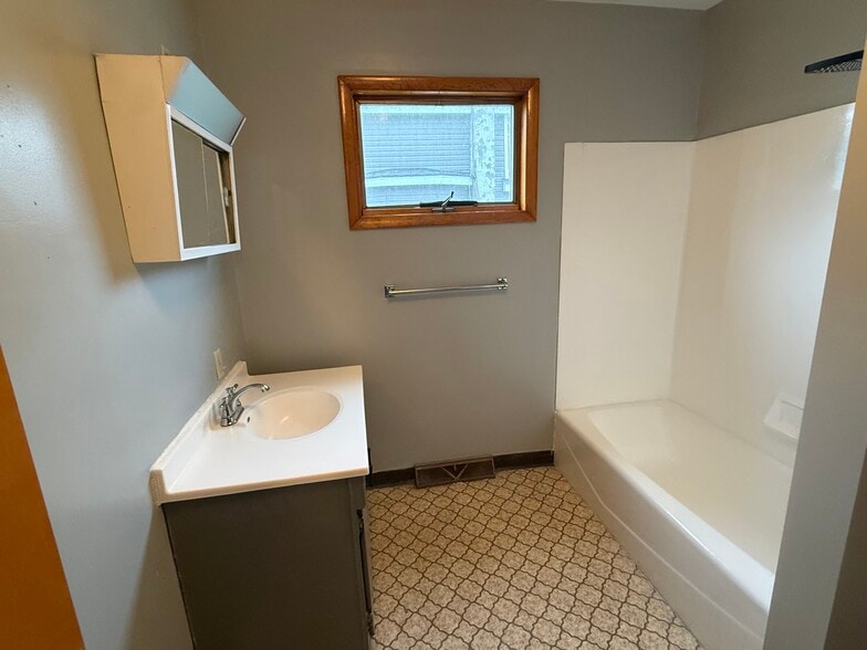 Building Photo - 103 E Seneca St