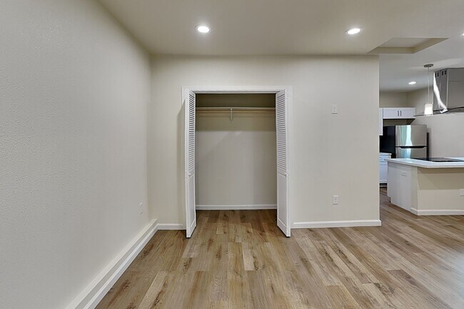 Building Photo - 10251029wo