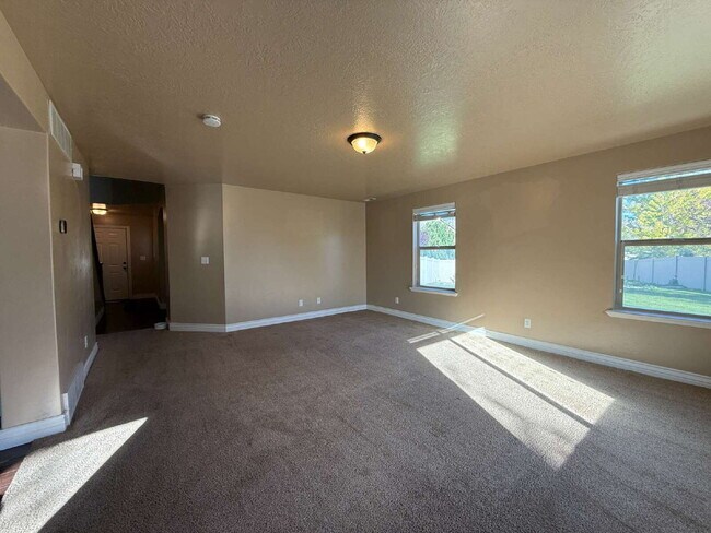 Building Photo - 824 Meadow Marsh Dr