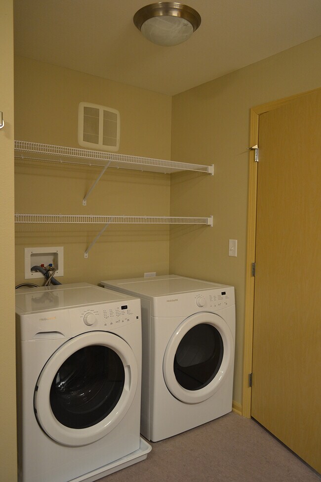 Building Photo - Coral Ridge Senior (55+) Apartments