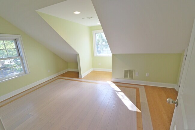 Building Photo - 764 Quinnipiac Ave