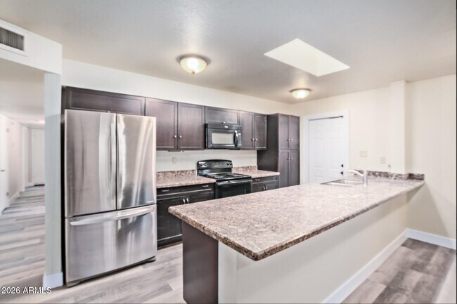 Building Photo - 932 E Concorda Dr