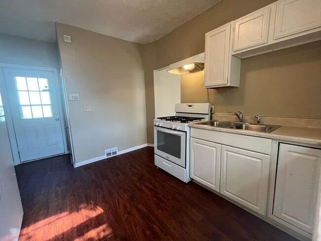 Building Photo - St. Paul home in Great Dayton's Bluff area