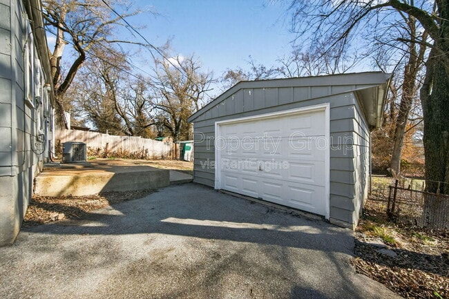 Building Photo - 334 Mueller Ave