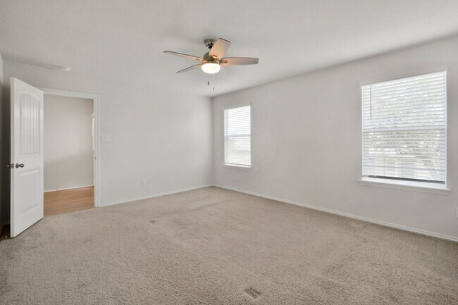 Building Photo - Beautiful 4-Bedroom Corner Lot Home with Open Floor Plan in Bulverde