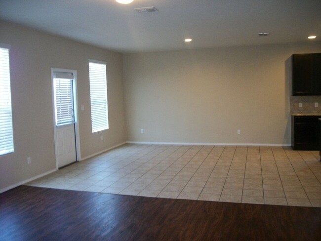 Building Photo - Beautiful Rental in New Braunfels