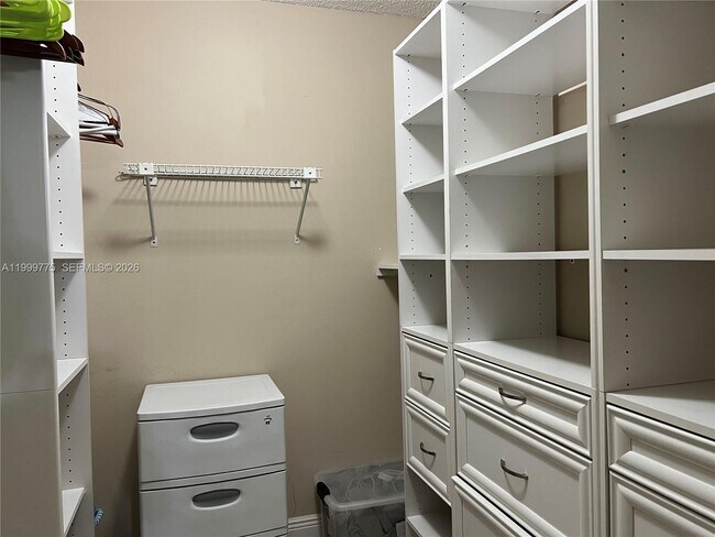 Building Photo - 16500 Golf Club Rd