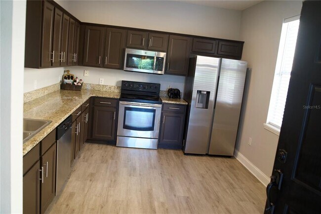 Building Photo - 3927 Pemberly Pines Cir